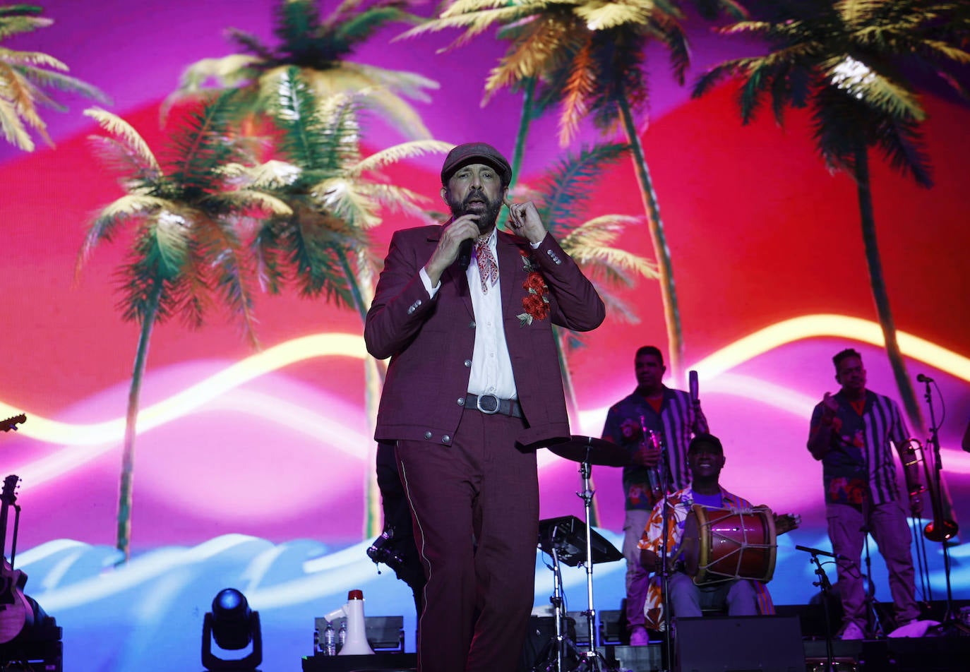 Juan Luis Guerra pone a Valencia a bailar bachata