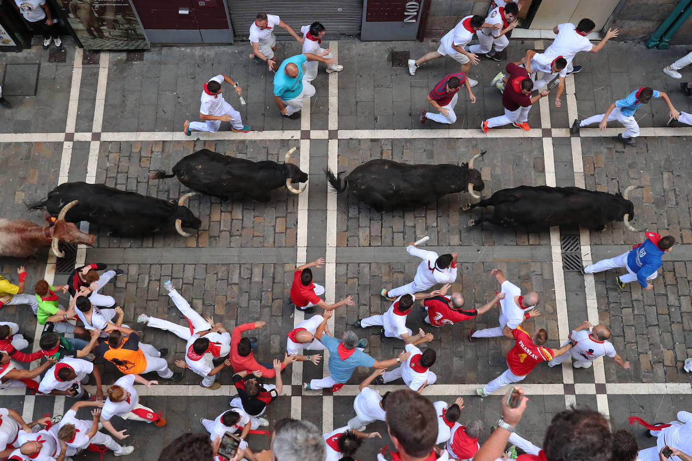 Las mejores imágenes del sexto encierro de San Fermín 2024