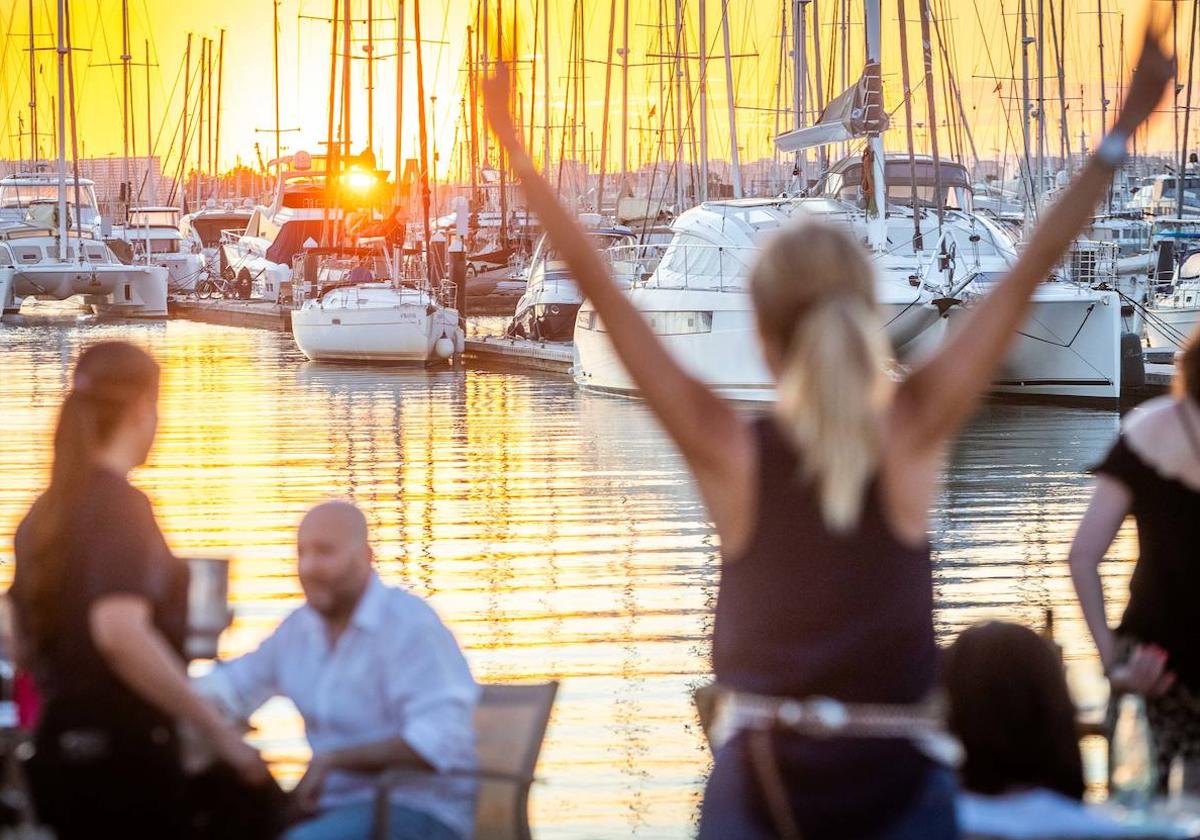 La terraza de la Barraquita, en Valencia Mar.