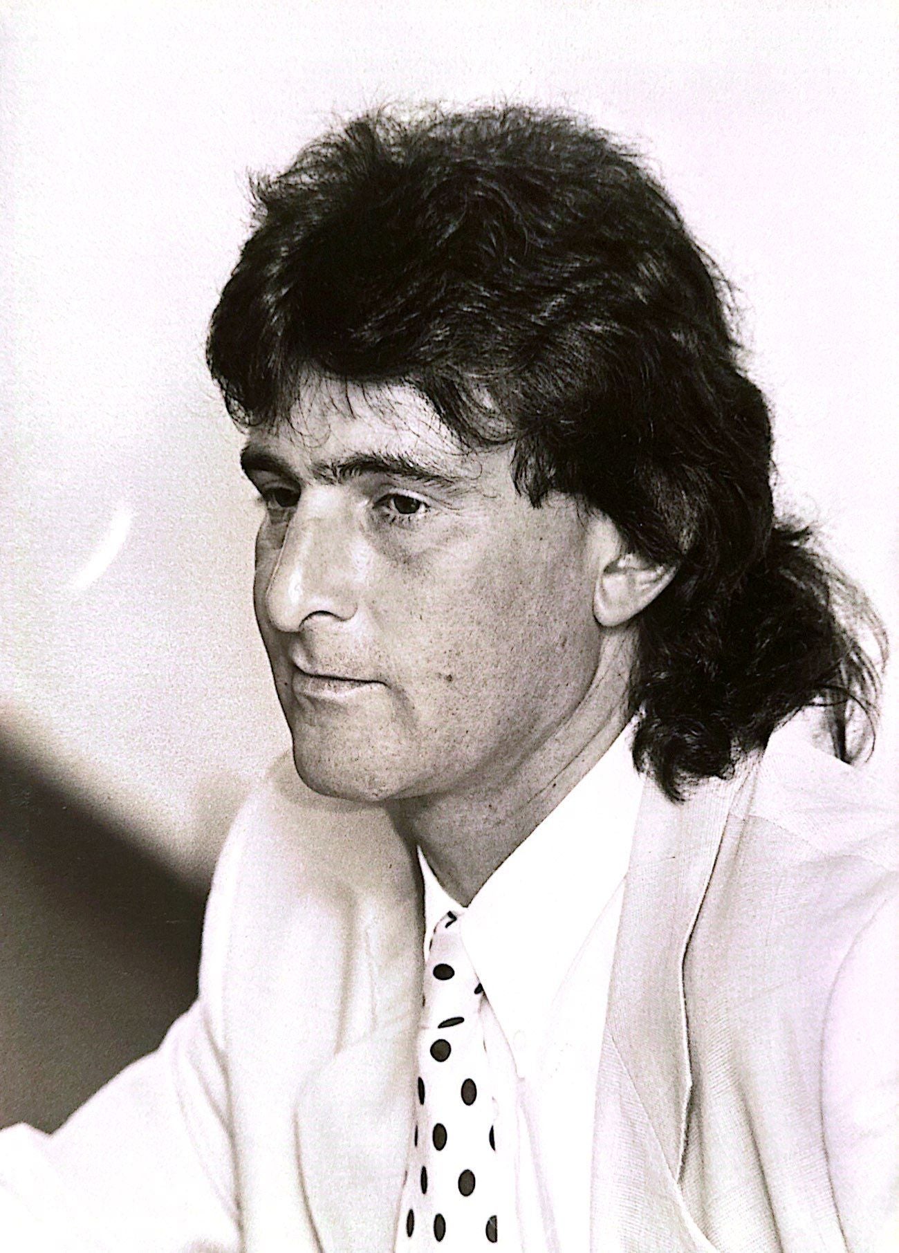 Kempes con traje.