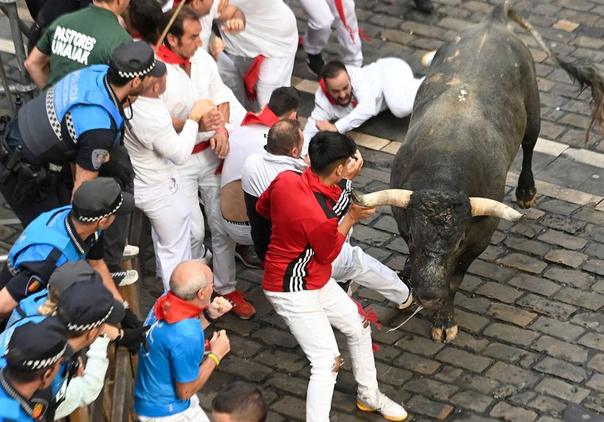 Las mejores imágenes del octavo encierro de San Fermín 2024