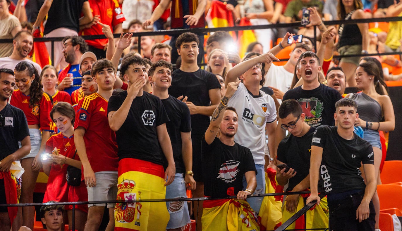 La Fonteta vibra con la final de España en la Eurocopa