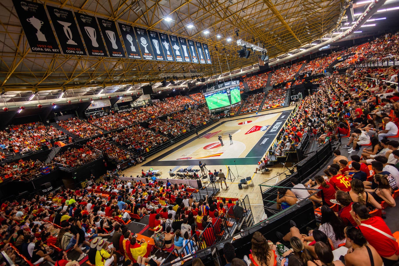 La Fonteta vibra con la final de España en la Eurocopa