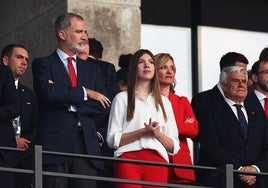 El rey Felipe VI, la infanta Sofía, la ministra Alegría y Pedro Rocha, en el palco del Olímpico de Berlín.