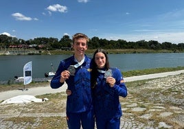 Pablo Martínez y Noa Martín posan como subcampeones de Europa