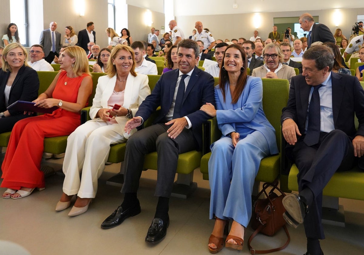 Merino, esta mañana con el resto de miembros del Consell.