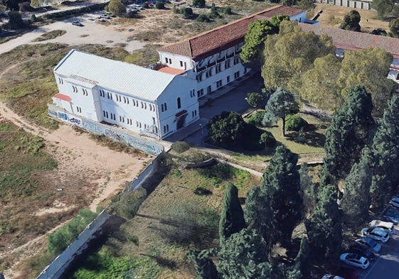 El edificio que aparece a la izquierda dela imagen acogerá el nuevo Escalante.