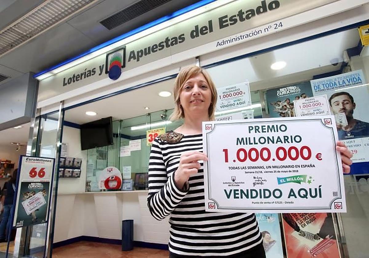 Premio entregado en una administración de Oviedo.