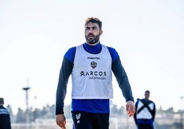 Iborra durante un entrenamiento en su anterior etapa en el Levante.