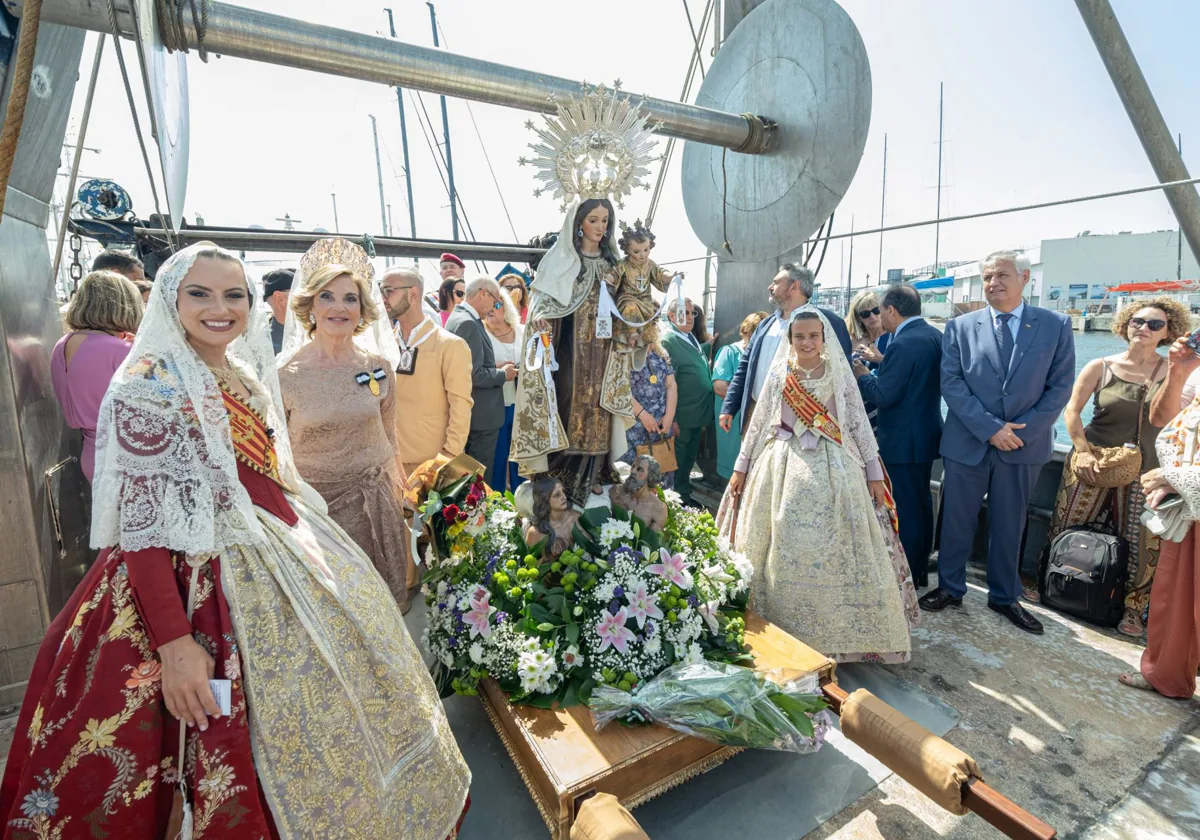 La Virgen del Carmen reúne a centenares de fieles 