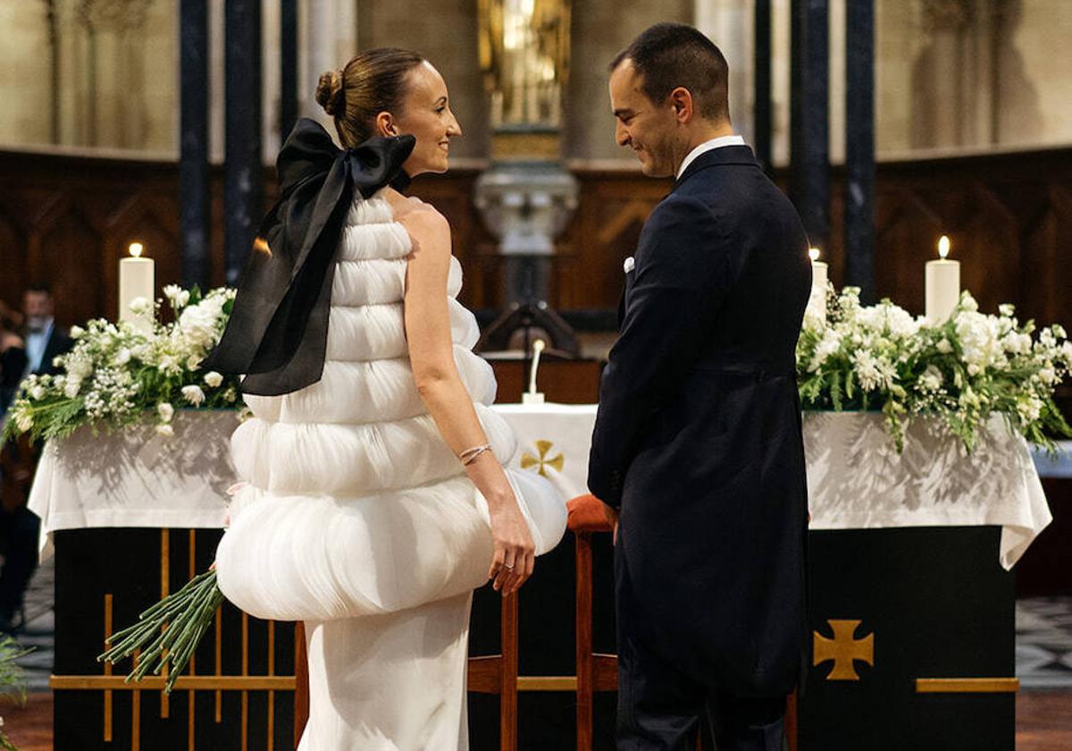 Leticia y Alerto, el día de su boda en la basílica de San Vicente Ferrer.