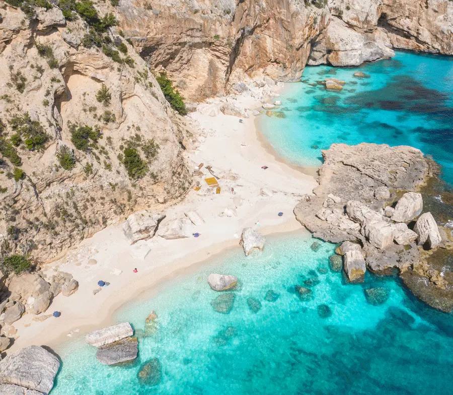 La reapertura de las playas de Valencia afectadas por el vertido de fuel, en imágenes