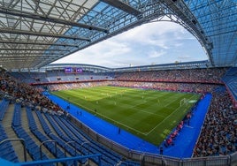 El estadio de Riazor es una de las sedes planteadas por la Federación Española.