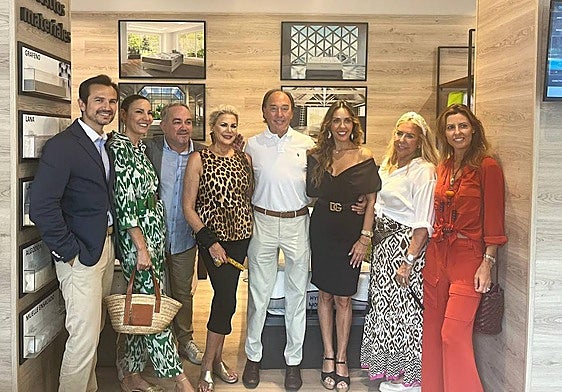 Mónica Duart con sus padres, Enrique Duart y María José García Padilla, Laura Fitera, su hija Gadea Fitera, Jorge Blanquer, Iñaki Verchraege y María Cosín.