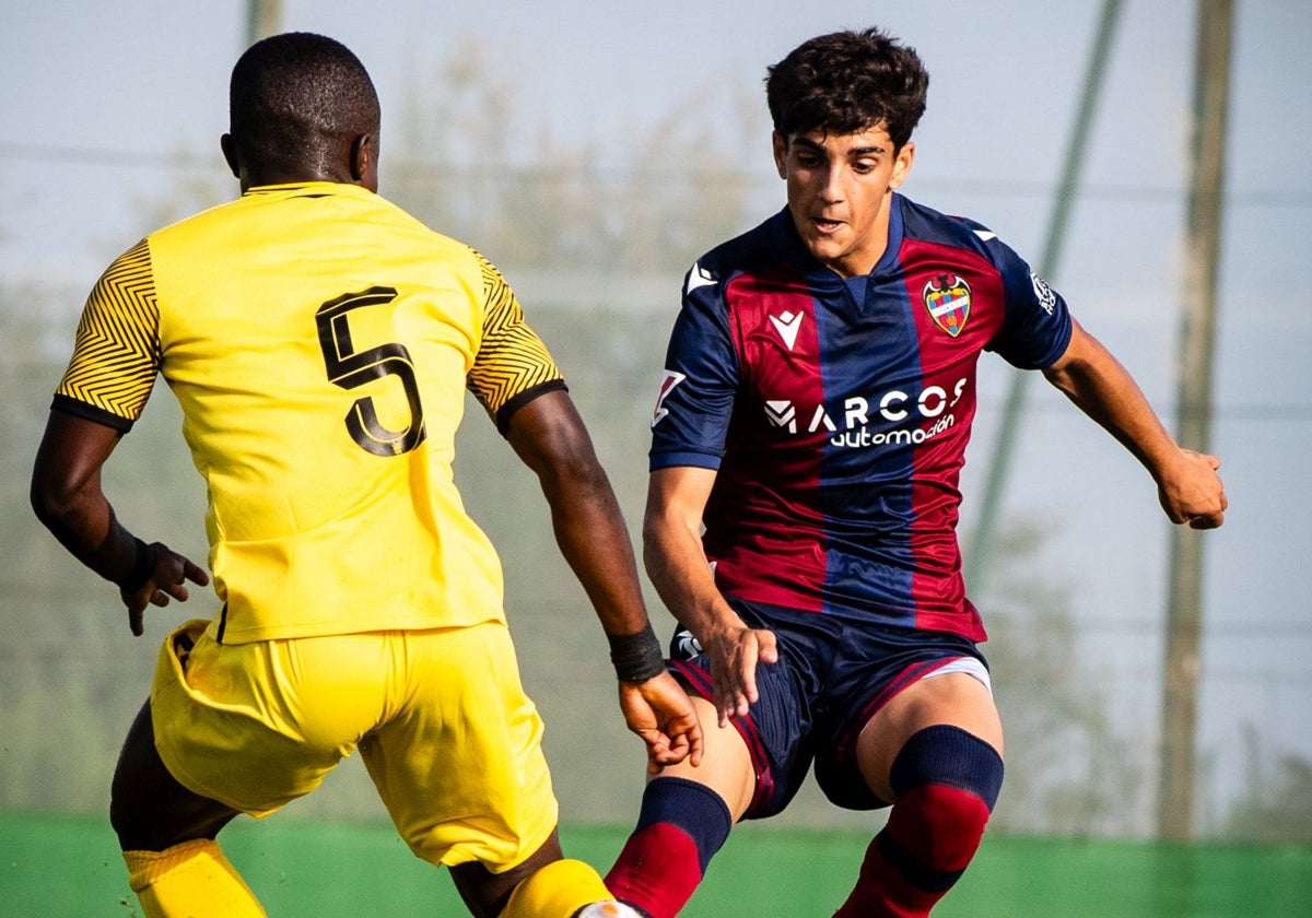 Víctor Fernández durante el encuentro de pretemporada ante el Qatar SC.