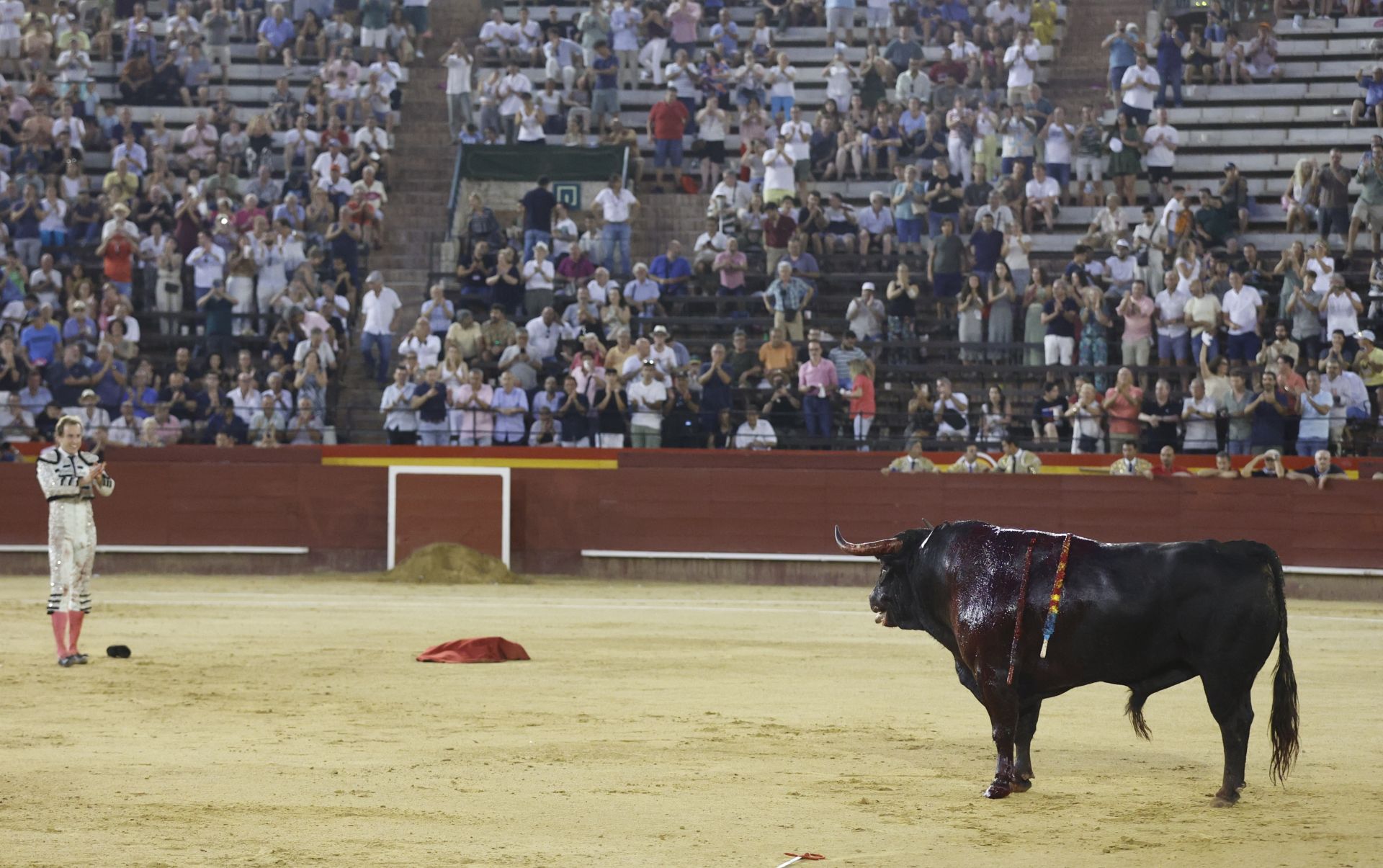 Román aplaude a Escondido