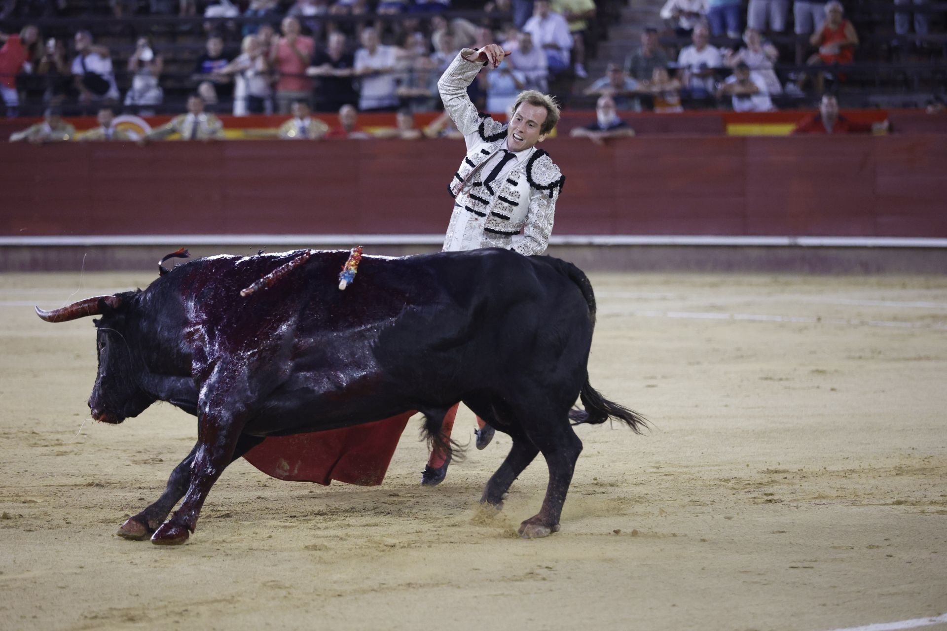 Román, durante su faena a Escondido