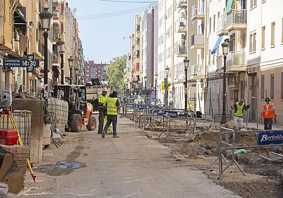 Obras en la avenida Malvarrosa en este mes de julio.
