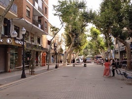 Calle acordonada por peligro en el edificio número 40.