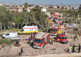 Actuación de la Policía Local junto a los bomberos.