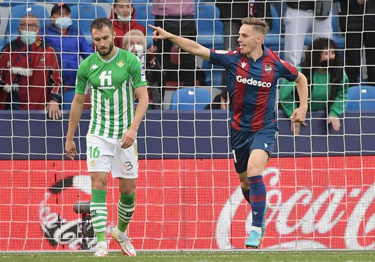 Dani Gómez celebrando un gol en el Ciutat de Valencia.