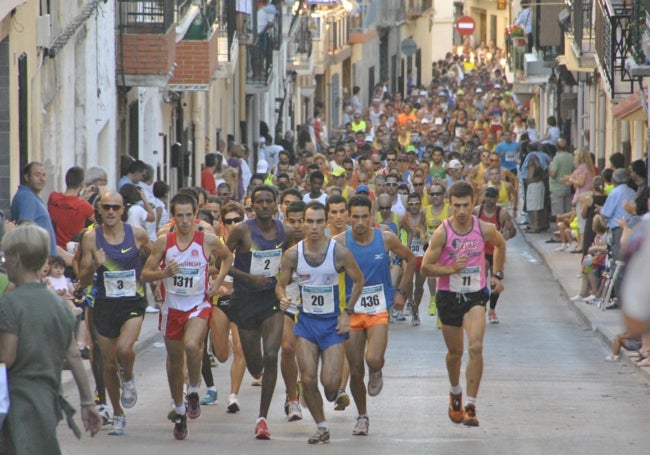 Paso por el pueblo de Siete Aguas en la edición de 2010.