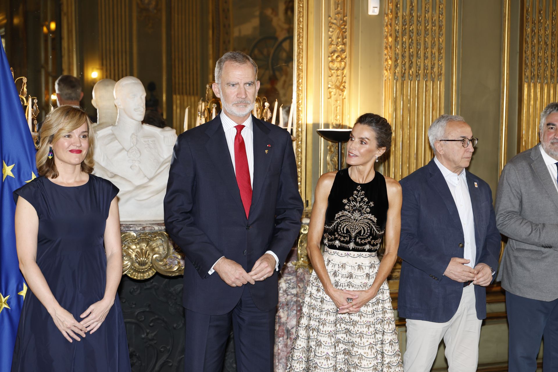 Letizia conquista París con un Dior de alta costura