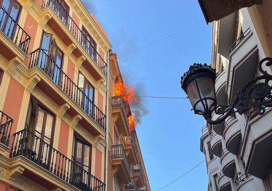 Imagen del incendio en la calle Santa Teresa.