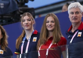 Leonor y Sofía vibran con la selección de waterpolo en su segundo día en los Juegos Olímpicos