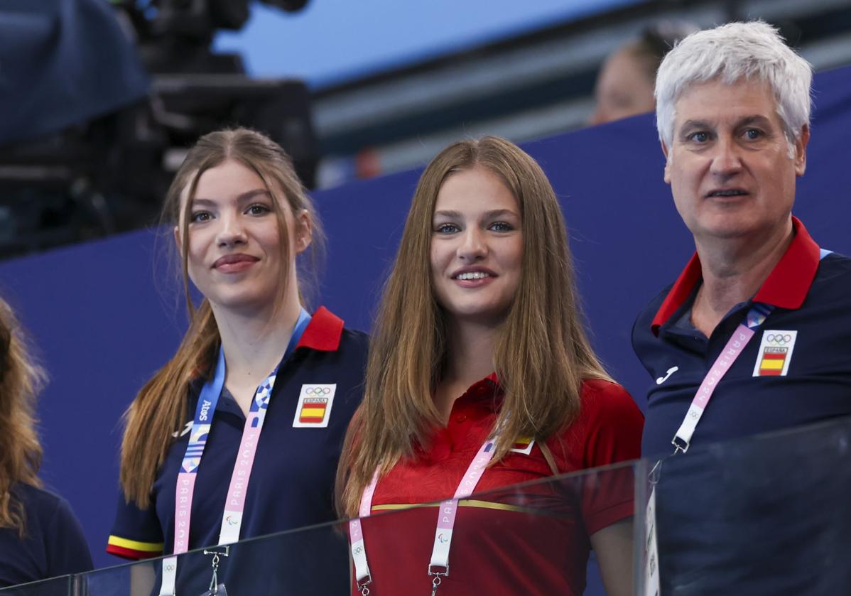 Leonor y Sofía vibran con la selección de waterpolo en su segundo día en los Juegos Olímpicos