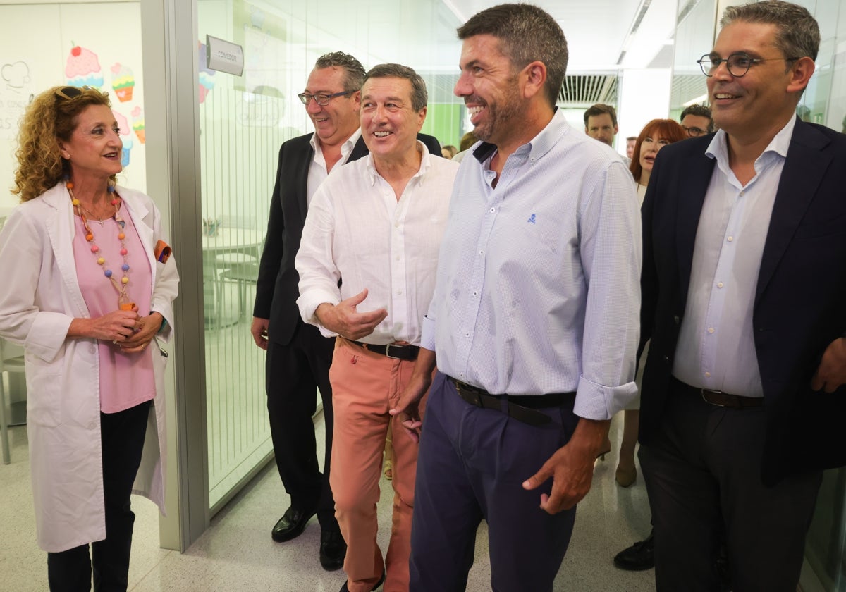 Carlos Mazón, en su visita este lunes al Doctor Esquerdo de Alicante.