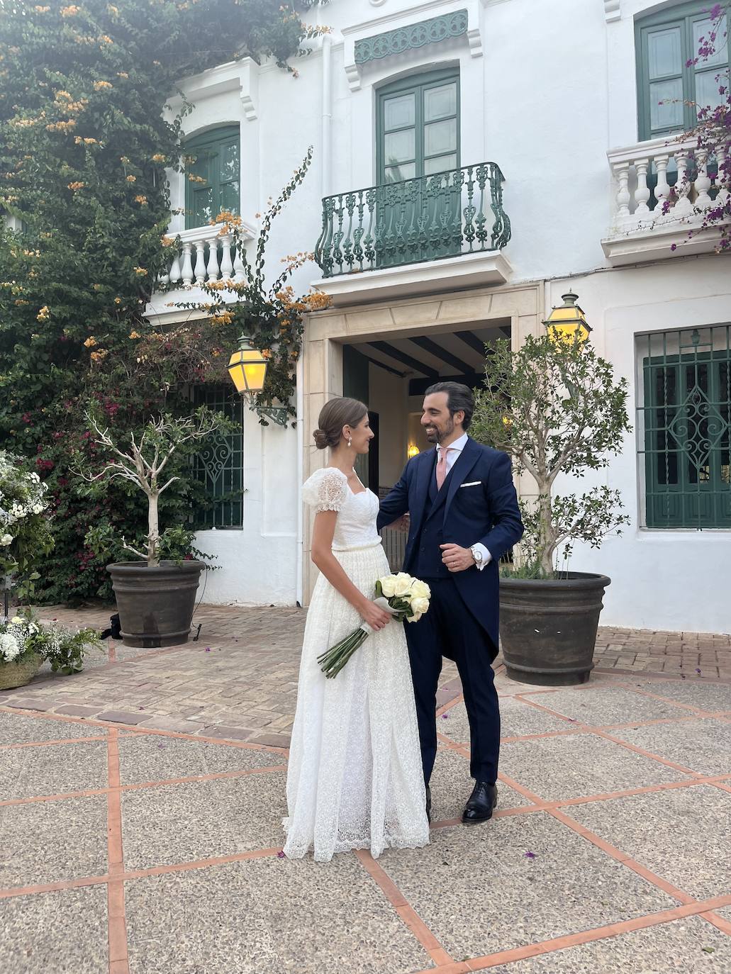 Invitados ilustres y un vestido de ensueño, la increíble boda en Valencia que Rosa y Viche prepararon personalmente 