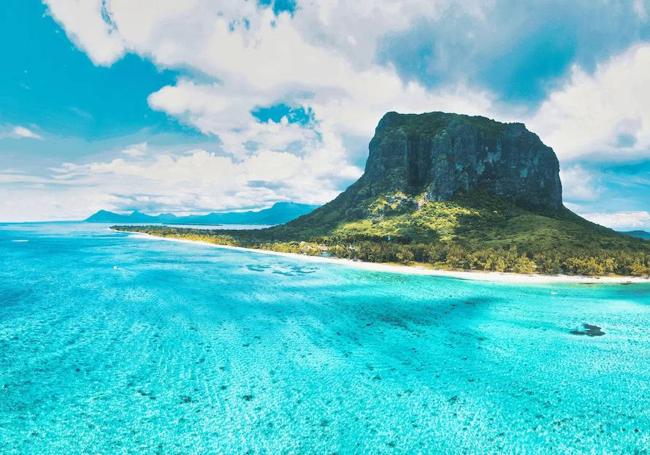 La playa Le Morne y su famosa montaña Le Morne Brabant.