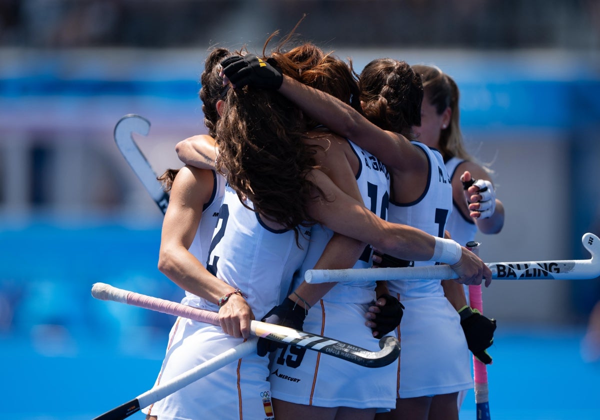 Las Redsticks celebran el gol del empate ante una de las candidatas al oro, EEUU