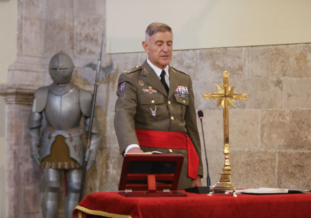 Sáez Rocandio destaca la vocación de servicio del Ejército en su toma de posesión 