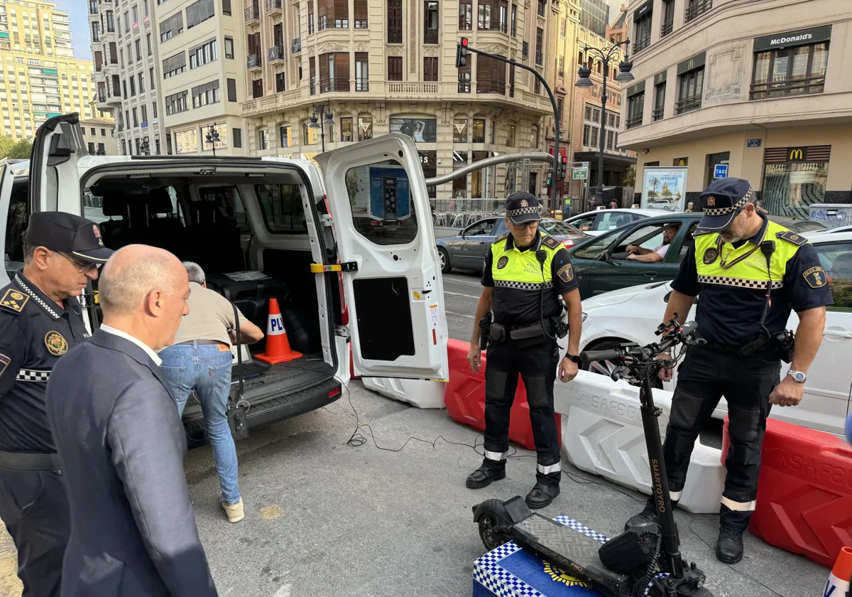 Un control de circulación para acabar con los patinetes trucados 