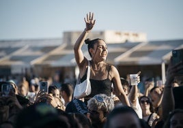 Un grupo de jóvenes disfruta en el Arenal Sound en una imagen de archivo.