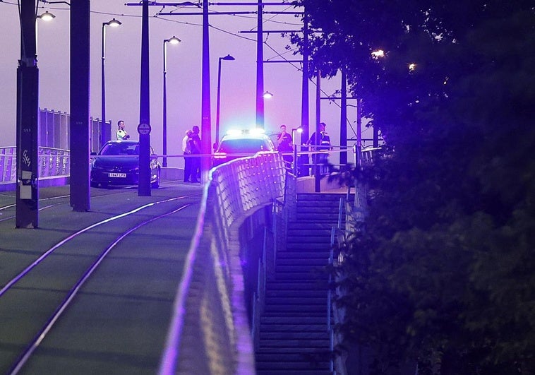 Los efectivos investigan el crimen del puente de las Moreras.