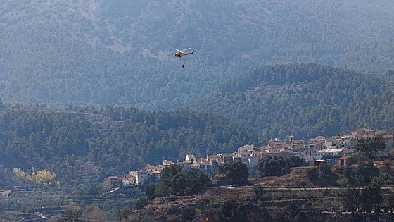 La Guardia Civil atribuye un delito de incendio forestal a dos operarios de Benasau
