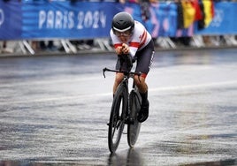 Anna Kiesenhofer, durante la crono femenina de los Juegos de París.