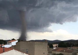 El tornado en el término de El Toro, este viernes.