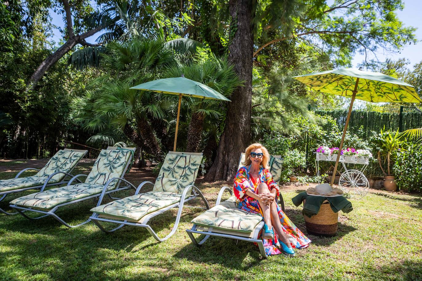 Mayrén Beneyto, en la zona de la piscina, donde todo está preparado para el descanso y el encuentro.