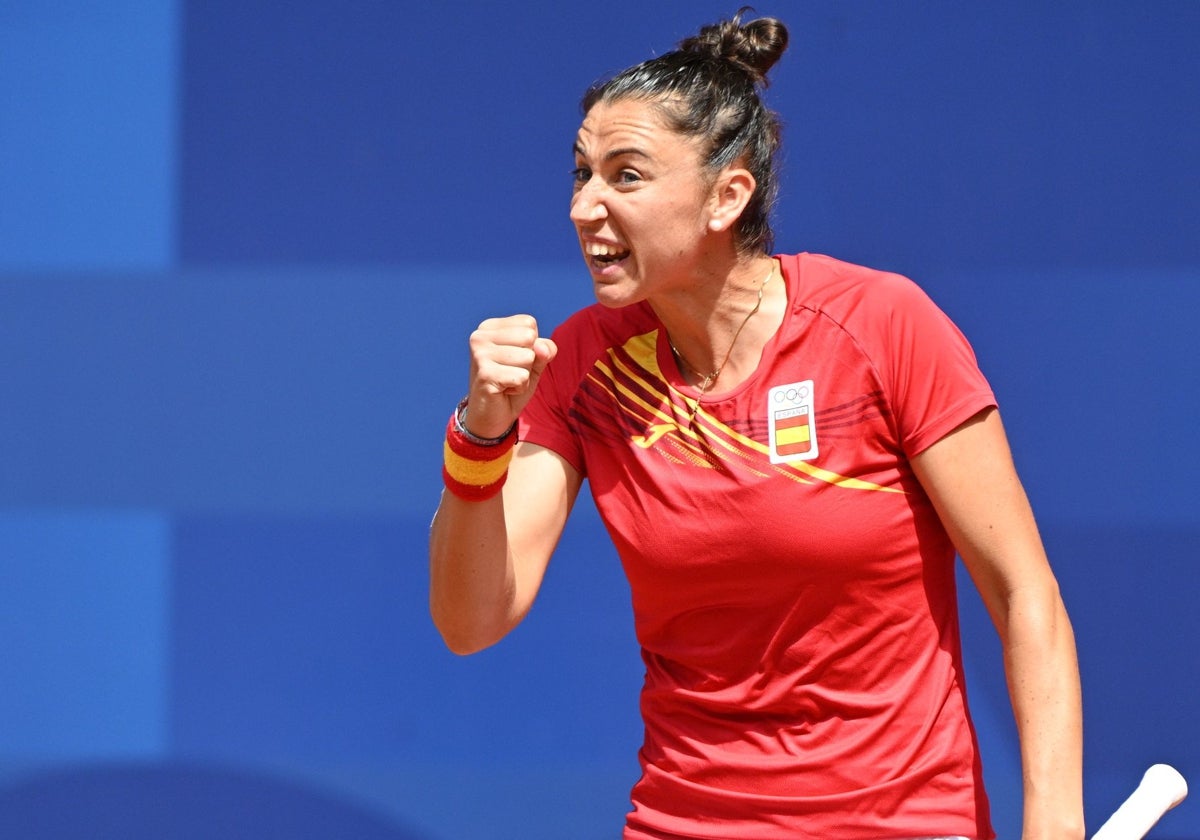 Sara Sorribes celebra un punto durante el partido por el bronce en París.