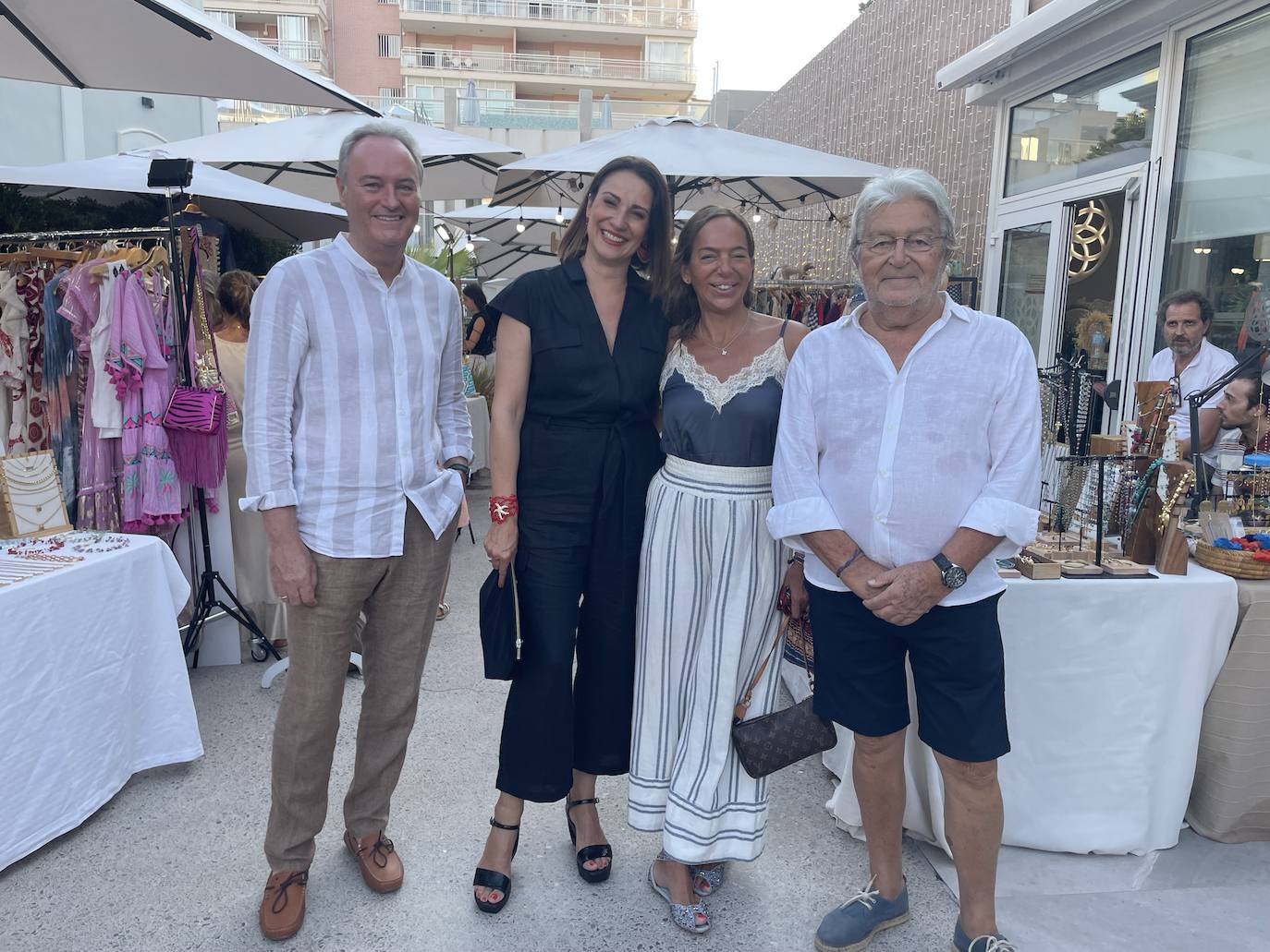 Alberto Fabra, Silvia Jato y Paula y Rafa Alcón en el Cool Market de Benicàssim.