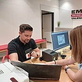 Estos son los 1.532 objetos perdidos en los autobuses de la EMT de Valencia durante este verano