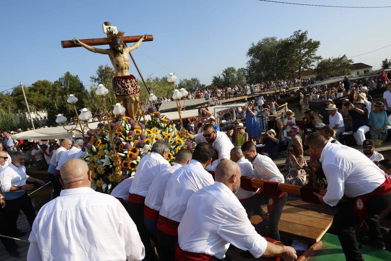 La romería del Cristo de la Salud de El Palmar vence al termómetro