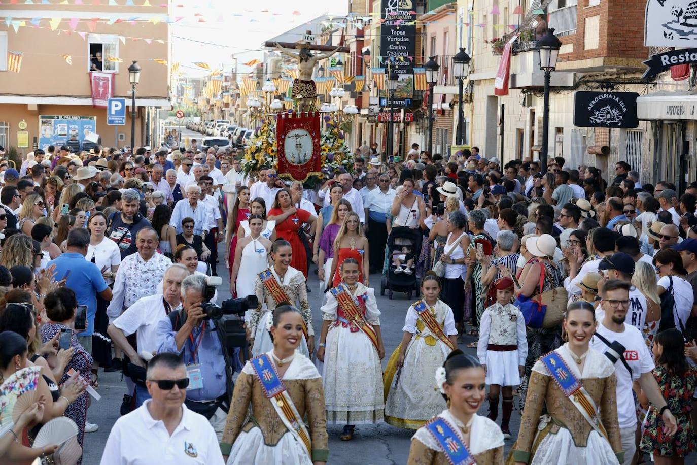 La romería del Cristo de la Salud de El Palmar vence al termómetro