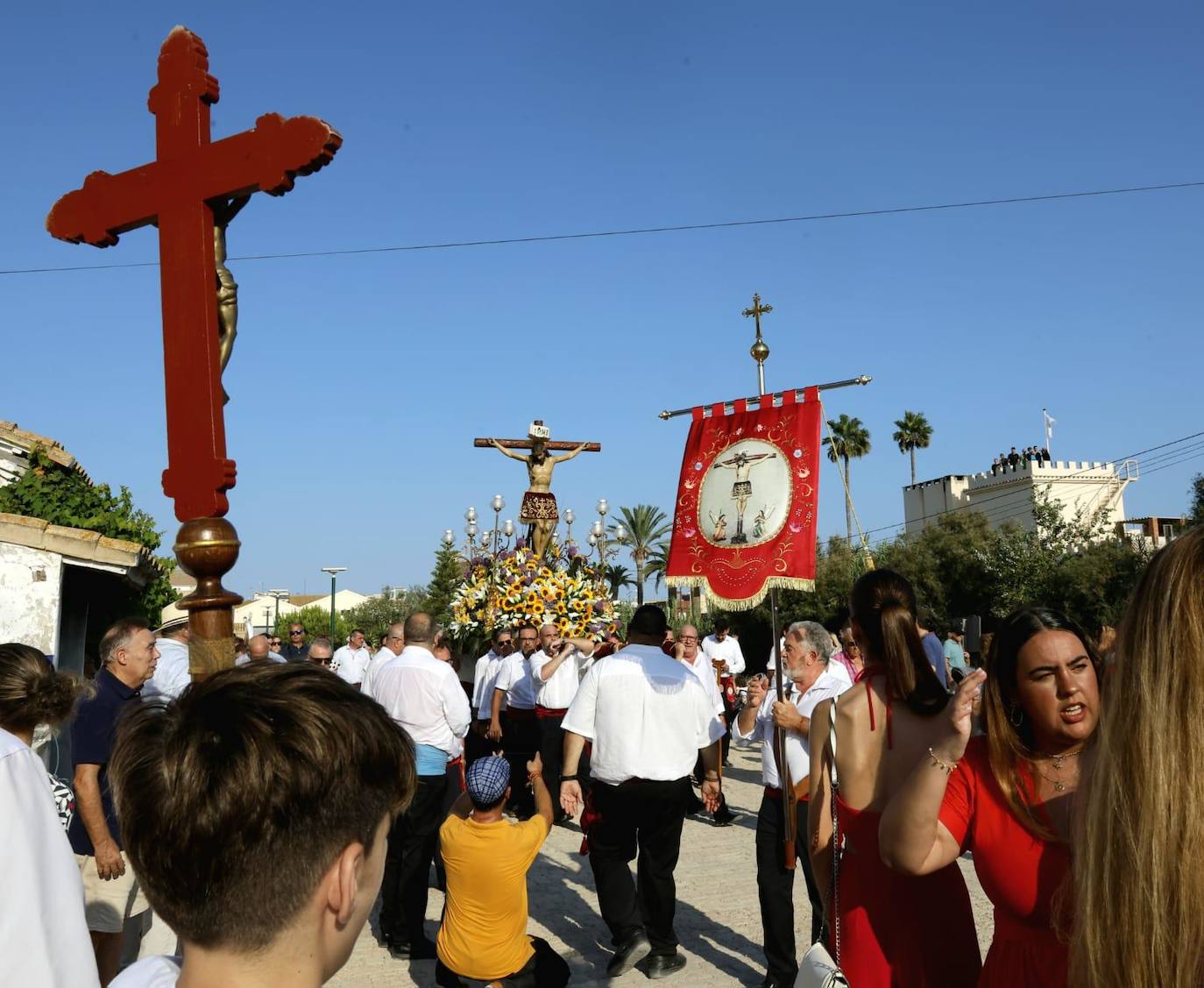 La romería del Cristo de la Salud de El Palmar vence al termómetro