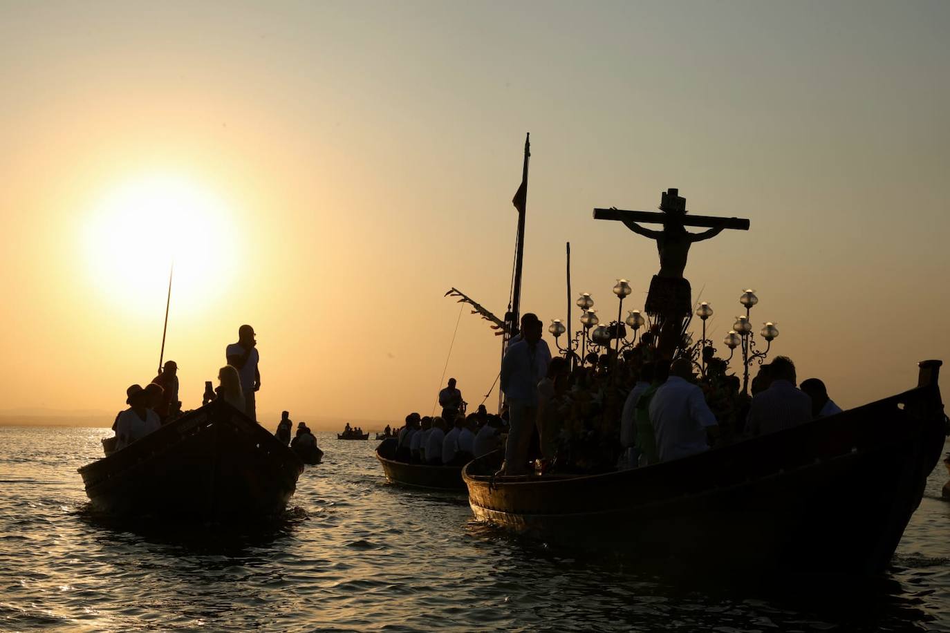 La romería del Cristo de la Salud de El Palmar vence al termómetro