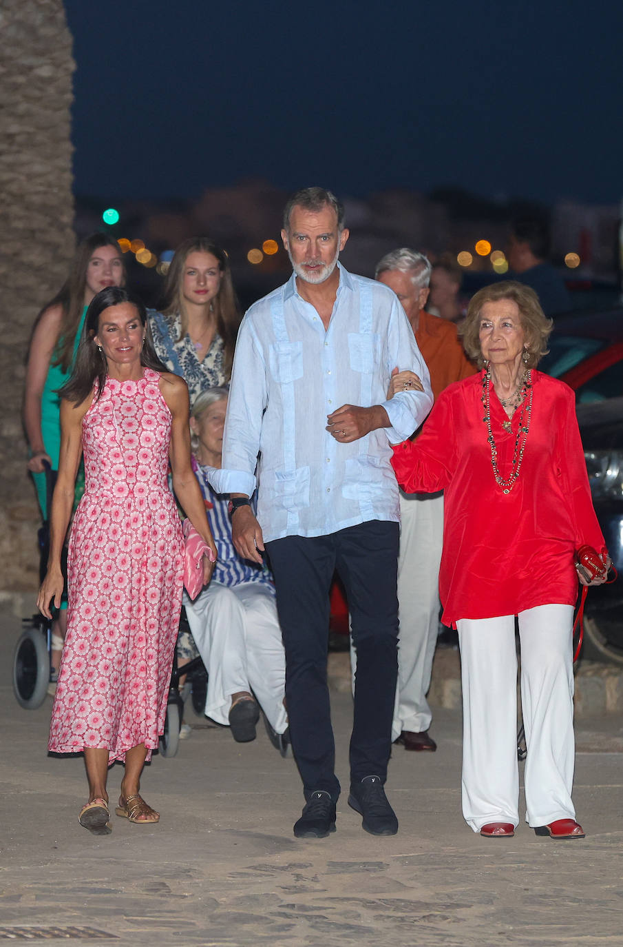 Los Reyes, de cena con sus hijas y Doña Sofía en Mallorca